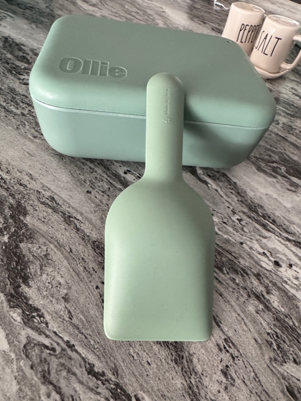 Ollie Puptainer Dog Food Storage Container with scoop - Picture 5 of 5